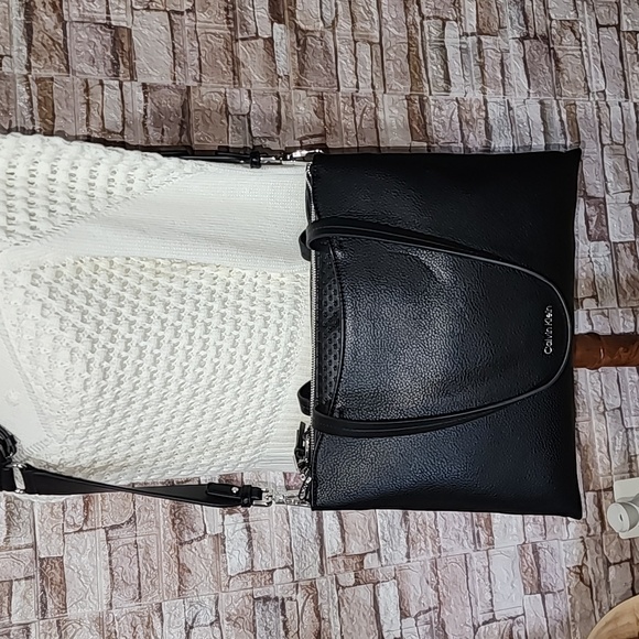 Calvin Klein Elegant Black Shoulder Bag Brand New No Tag - Picture 2 of 15